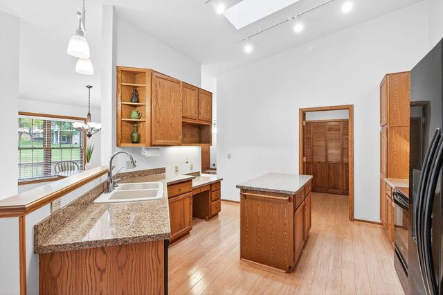 1731 Donegal Drive, Woodbury, MN 55125