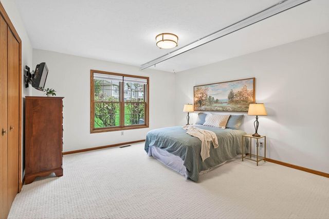 1731 Donegal Drive, Woodbury, MN 55125