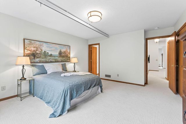 1731 Donegal Drive, Woodbury, MN 55125