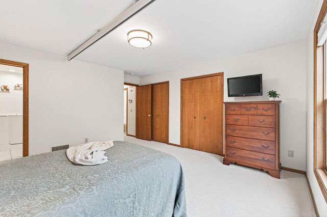 1731 Donegal Drive, Woodbury, MN 55125