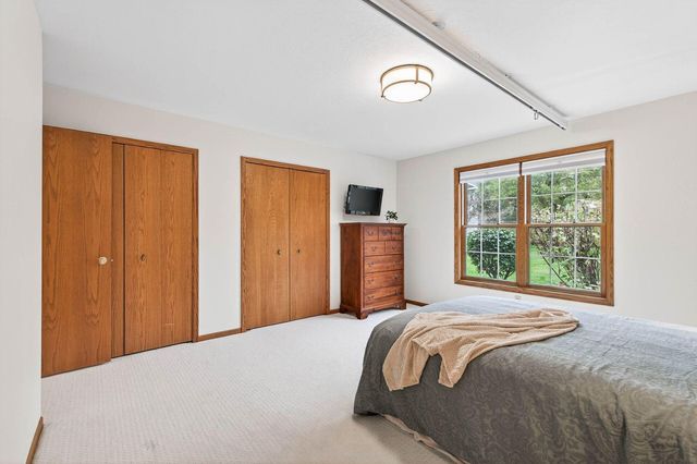 1731 Donegal Drive, Woodbury, MN 55125