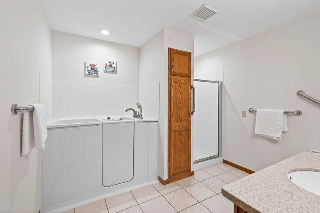 1731 Donegal Drive, Woodbury, MN 55125