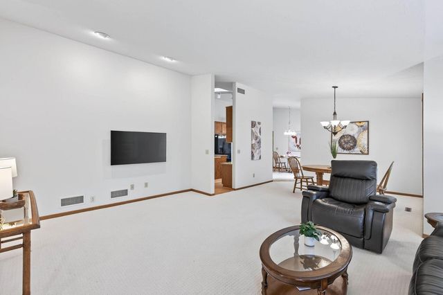 1731 Donegal Drive, Woodbury, MN 55125