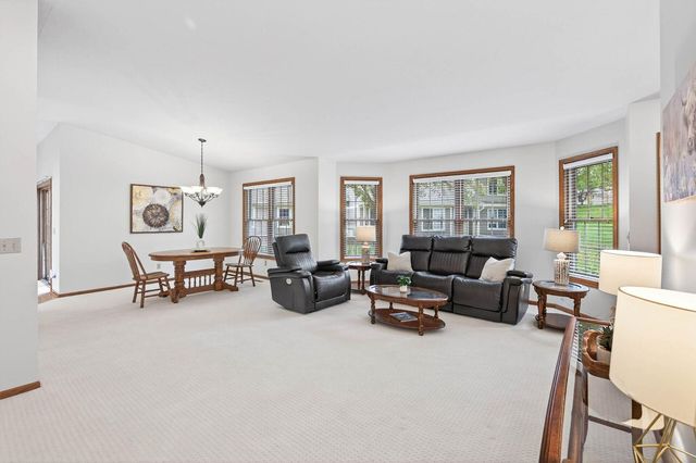 1731 Donegal Drive, Woodbury, MN 55125