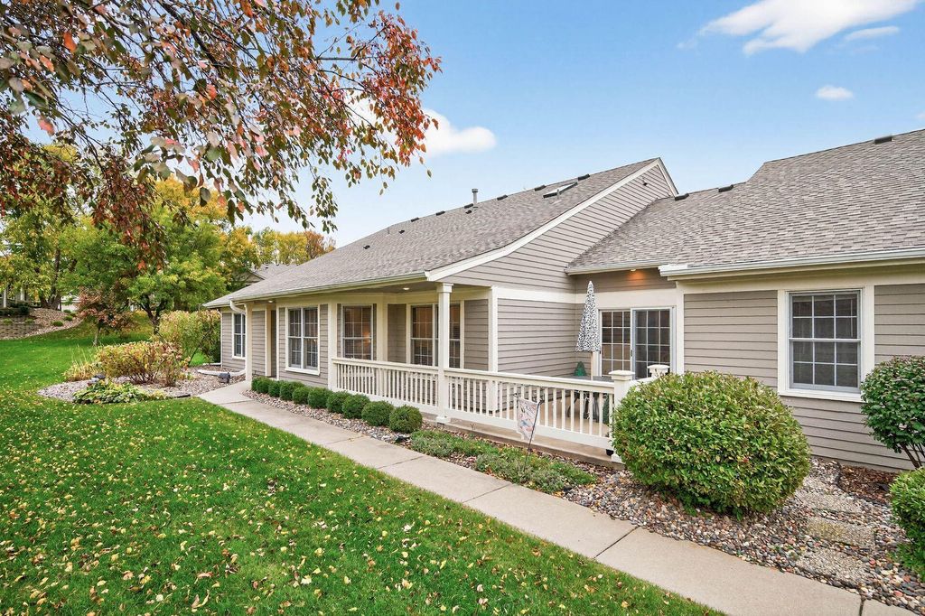 1731 Donegal Drive, Woodbury, MN 55125