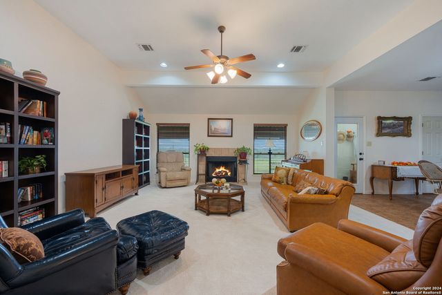 111 FM 3006, Pleasanton, TX 78064