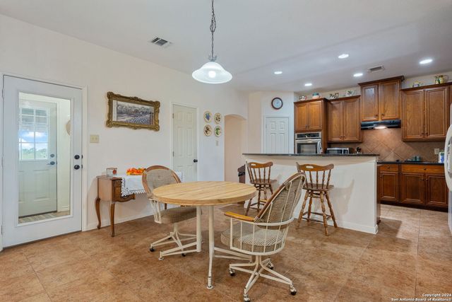 111 FM 3006, Pleasanton, TX 78064