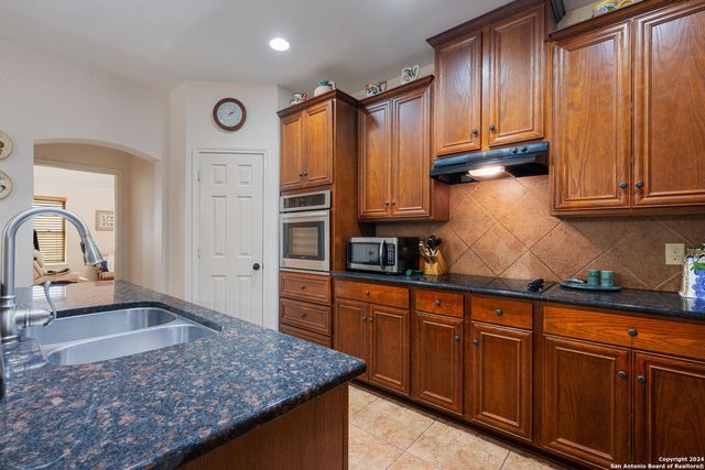 111 FM 3006, Pleasanton, TX 78064