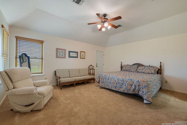 111 FM 3006, Pleasanton, TX 78064
