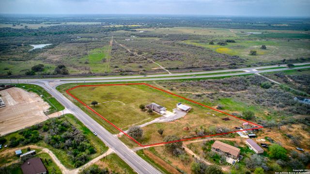111 FM 3006, Pleasanton, TX 78064