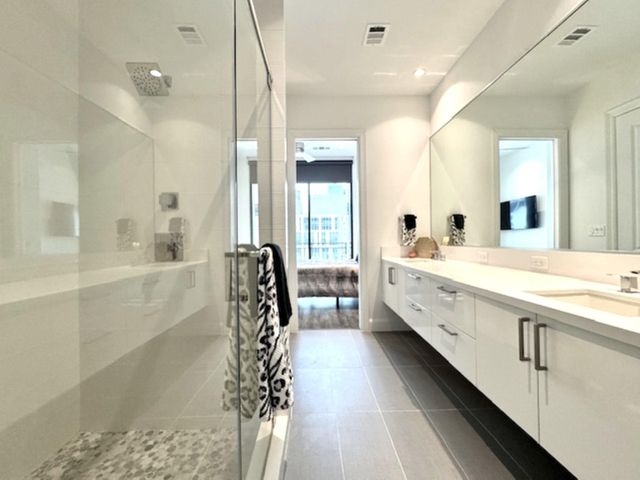 1211 Caroline Street 1106, Houston, TX 77002