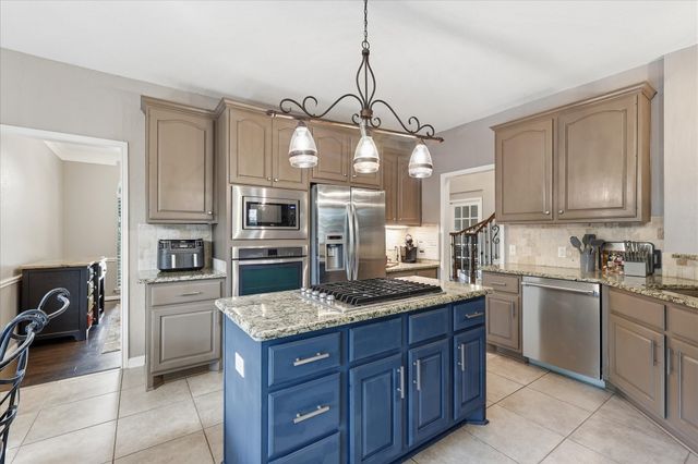 805 Highland Lakes Court, Keller, TX 76248