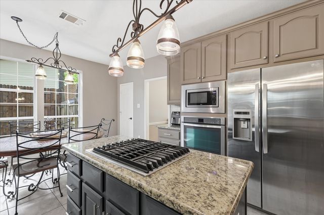 805 Highland Lakes Court, Keller, TX 76248