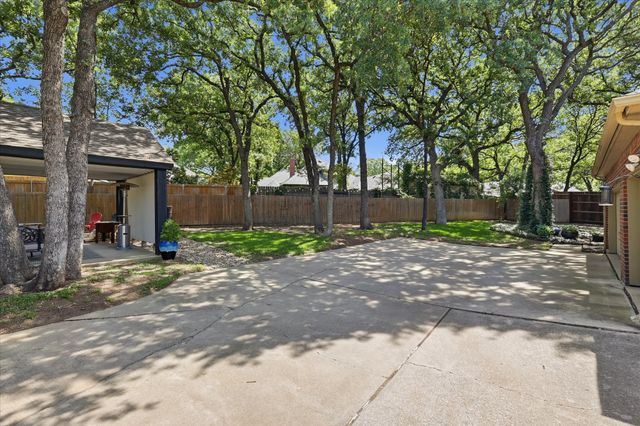 805 Highland Lakes Court, Keller, TX 76248