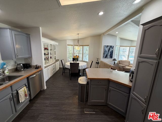 4201 Topanga Canyon Boulevard 28, Woodland Hills, CA 91364