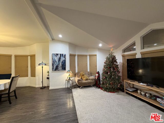 4201 Topanga Canyon Boulevard 28, Woodland Hills, CA 91364