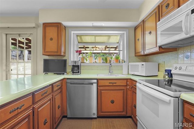 12363 Merrick Drive, St Louis, MO 63146