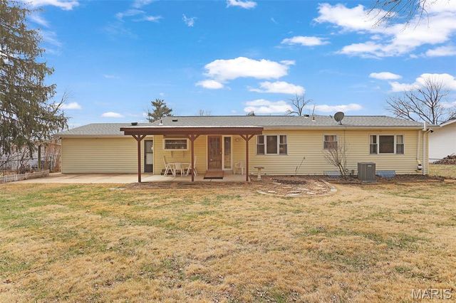 12363 Merrick Drive, St Louis, MO 63146