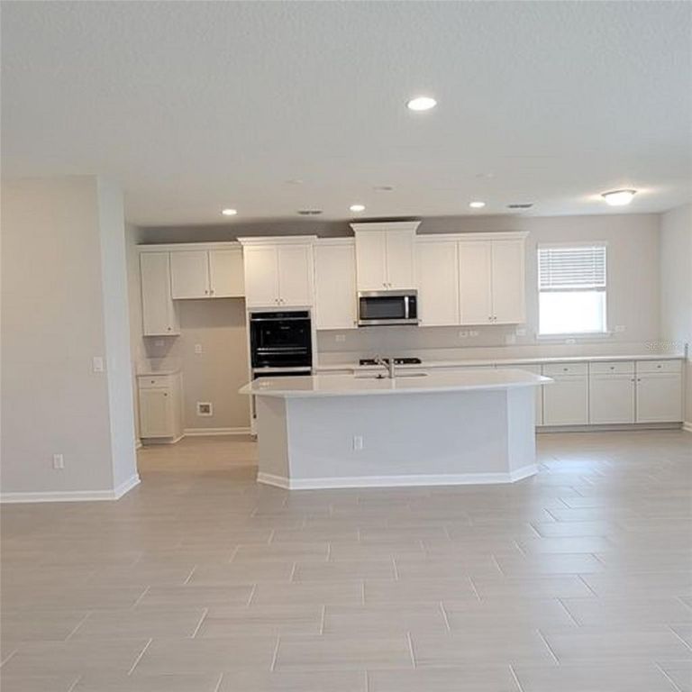 Image 3 of property listing at 3399 WOODIE RUN, Orange Park, FL 32073