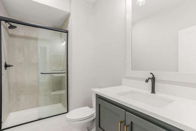 2209 W 176th Place, Overland Park, KS 66085