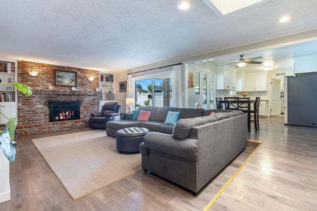 872 E Spruce Avenue, Fresno, CA 93720