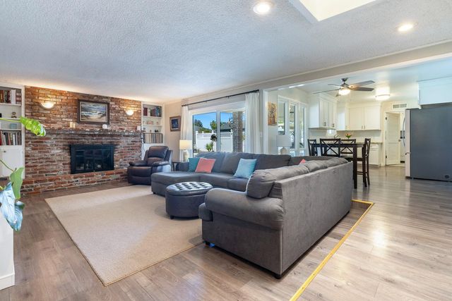 872 E Spruce Avenue, Fresno, CA 93720