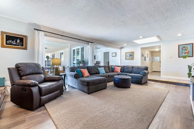 872 E Spruce Avenue, Fresno, CA 93720