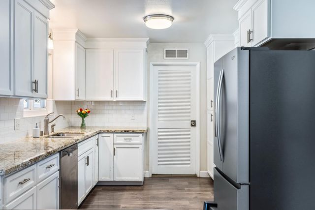 872 E Spruce Avenue, Fresno, CA 93720