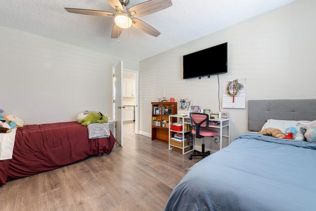 872 E Spruce Avenue, Fresno, CA 93720