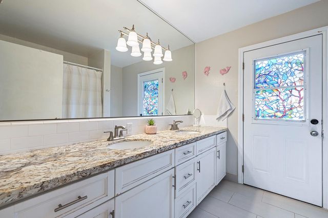 872 E Spruce Avenue, Fresno, CA 93720