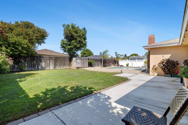 872 E Spruce Avenue, Fresno, CA 93720