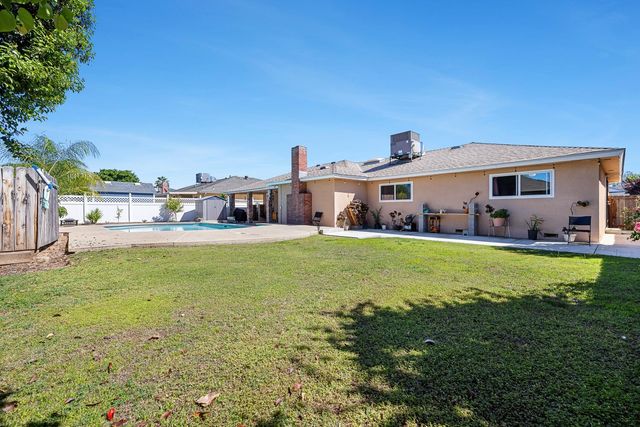 872 E Spruce Avenue, Fresno, CA 93720