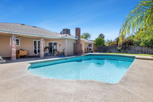 872 E Spruce Avenue, Fresno, CA 93720