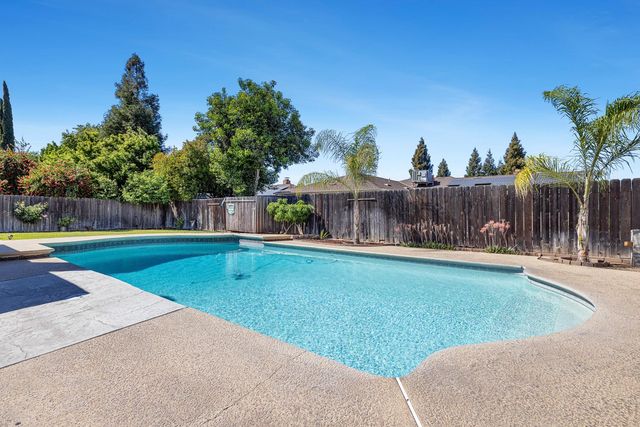 872 E Spruce Avenue, Fresno, CA 93720