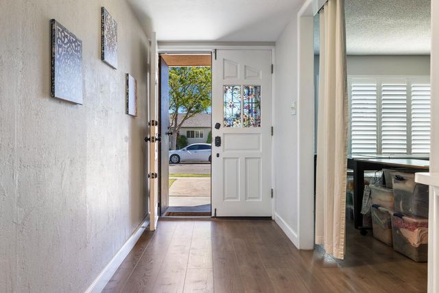 872 E Spruce Avenue, Fresno, CA 93720