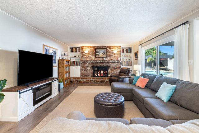 872 E Spruce Avenue, Fresno, CA 93720