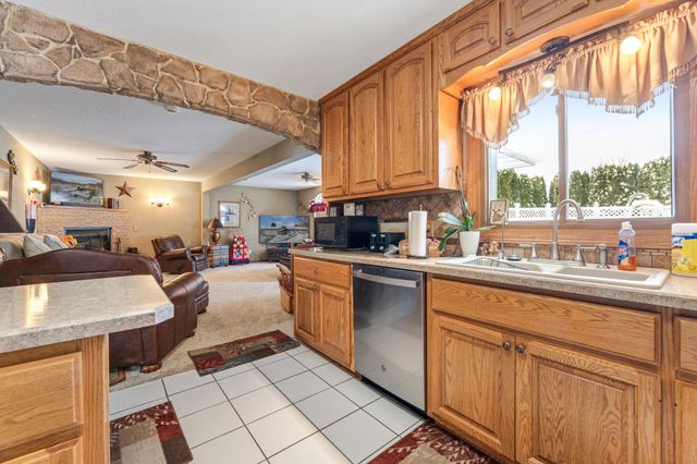 244 Edgeview Drive, Rollingstone, MN 55969