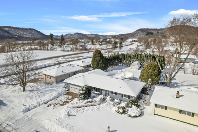 244 Edgeview Drive, Rollingstone, MN 55969