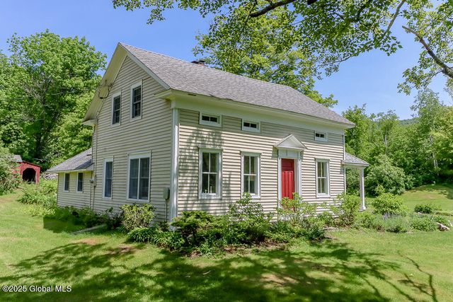 613 SE Hollow Road, Berlin, NY 12022