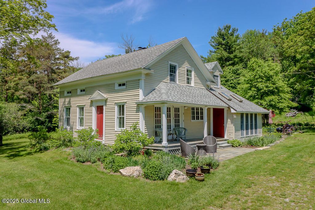 613 SE Hollow Road, Berlin, NY 12022