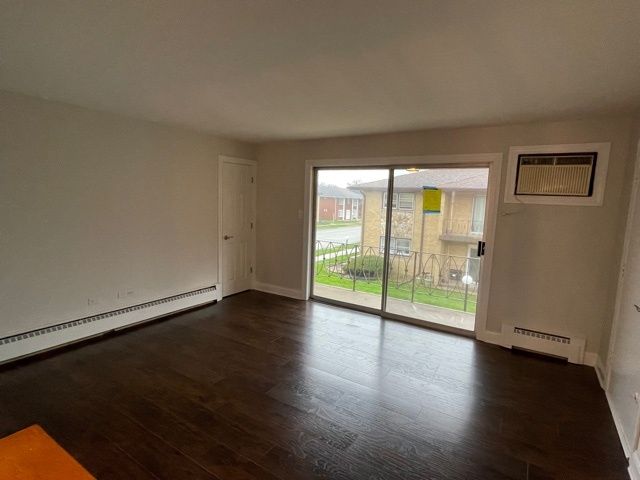 18318 Exchange Avenue 2F, Lansing, IL 60438