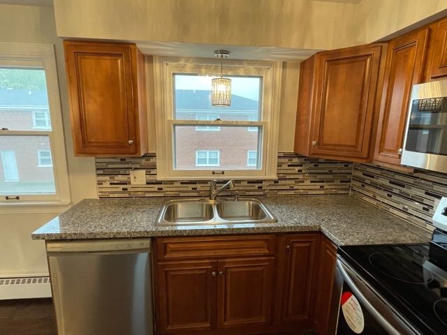 18318 Exchange Avenue 2F, Lansing, IL 60438