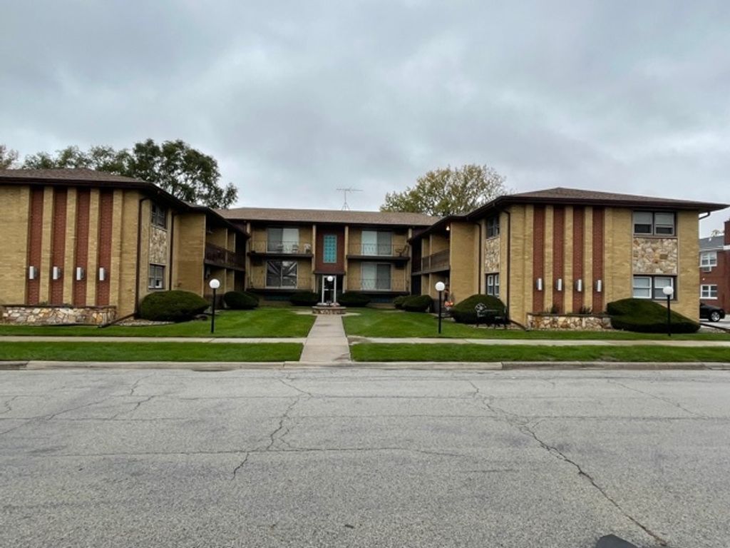 18318 Exchange Avenue 2F, Lansing, IL 60438