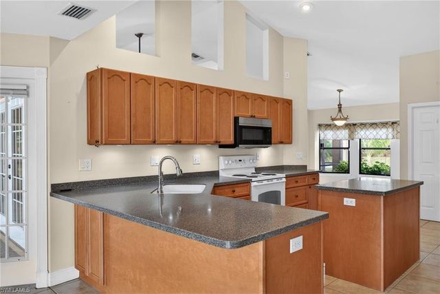 1206 SW 1st PL, Cape Coral, FL 33991