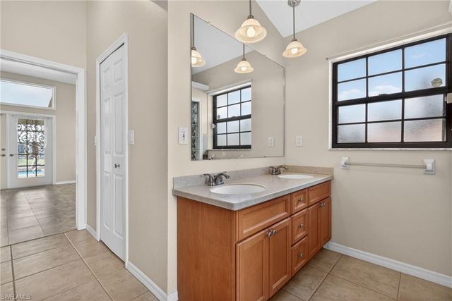 1206 SW 1st PL, Cape Coral, FL 33991