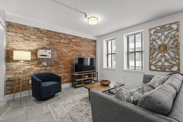 700 Church St Apt 305, Nashville, TN 37203