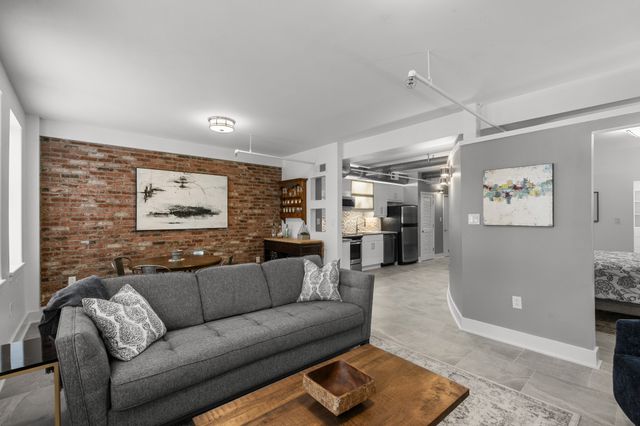 700 Church St Apt 305, Nashville, TN 37203