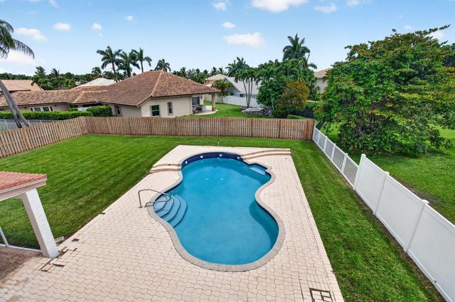 6305 Blue Bay Circle, Lake Worth, FL 33467