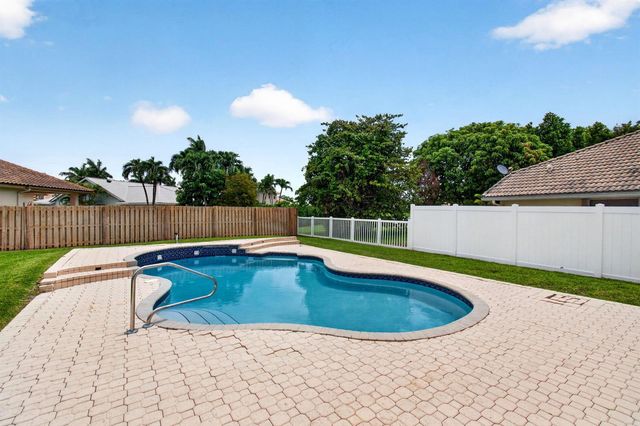 6305 Blue Bay Circle, Lake Worth, FL 33467