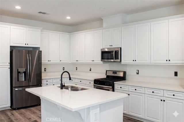 3287 E Wild Horse Privado 8, Ontario, CA 91762